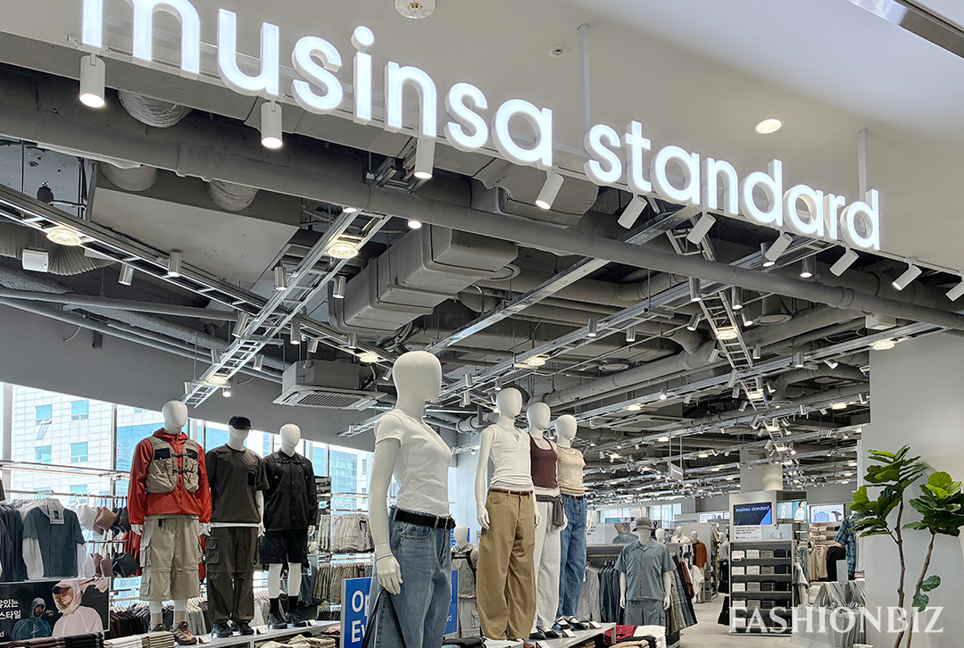 [르포] 입고·바르고·먹고… ‘다 되는 공간’ 무신사 메가스토어 성수 2528-Image